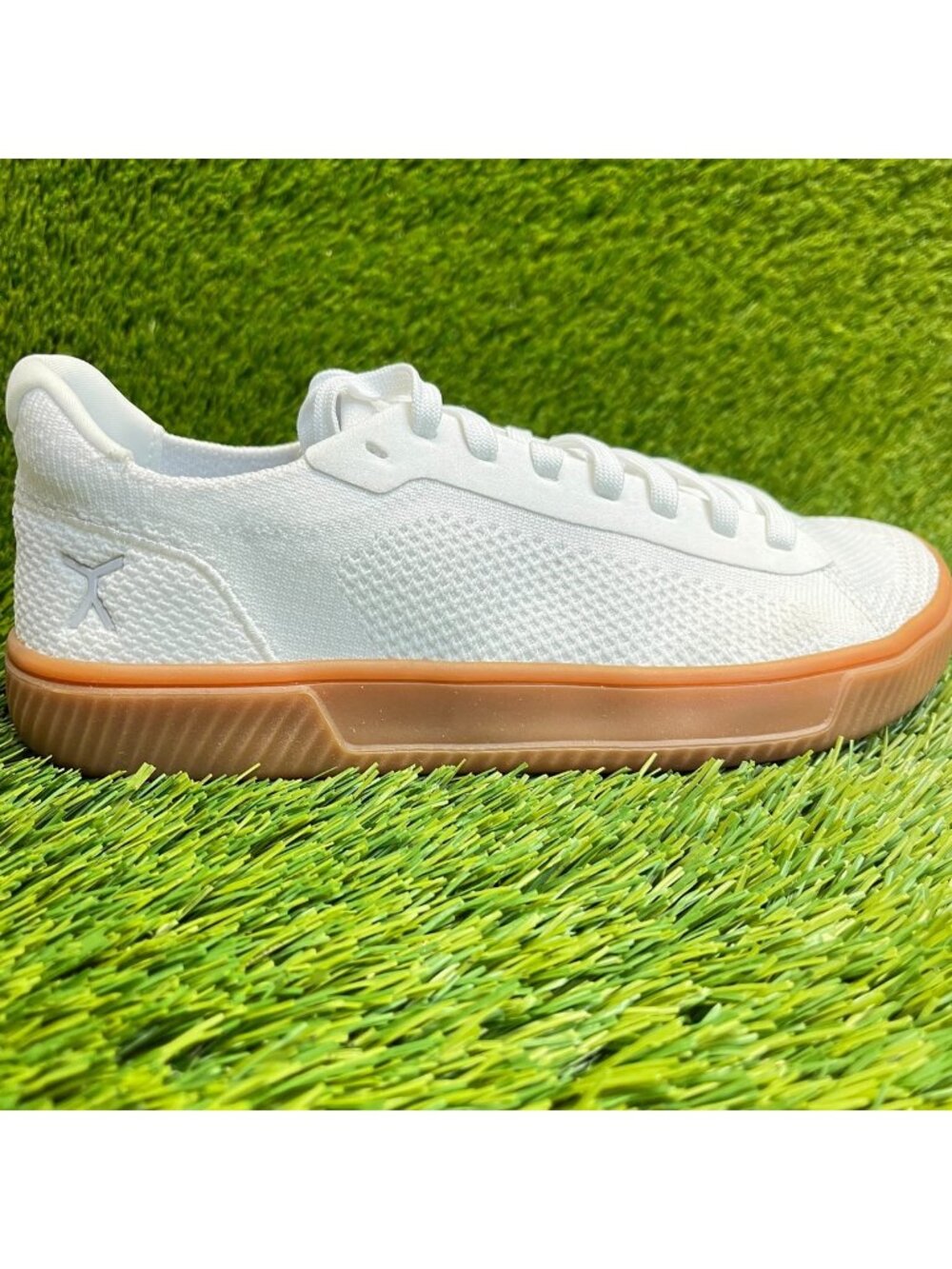 Flux Footwear Adapt Trainer White Gum Womens Size 9 Mens Size 7.5 Athletic Shoes